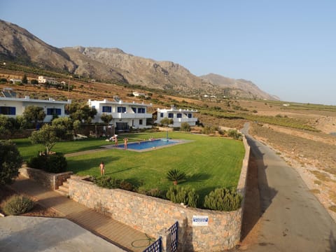 Property building, Garden view, Swimming pool