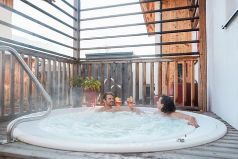 Hot Tub, Balcony/Terrace, Swimming pool