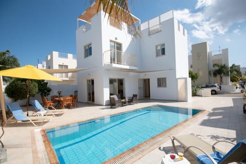 Swimming pool, Breakfast