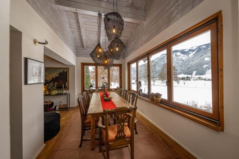 Dining area, Mountain view