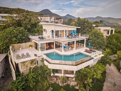 Property building, Day, Natural landscape, Mountain view, Pool view, Swimming pool, sunbed