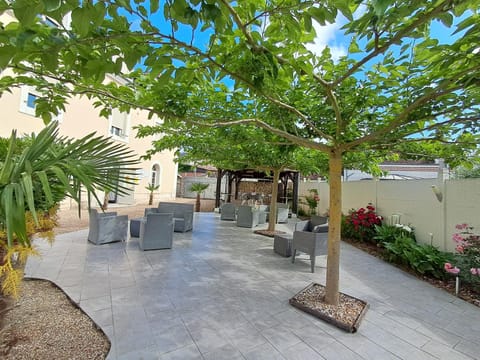 Patio, Spring, Garden