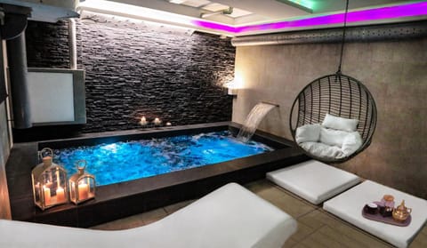 Hot Tub, Hot Tub, Spa and wellness centre/facilities, Swimming pool