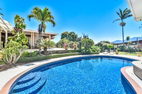 Property building, Swimming pool, Swimming pool