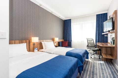 Bed, TV and multimedia, View (from property/room), Photo of the whole room, Bedroom, hair dresser
