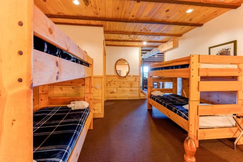 Longview Lodge House in Lake Anna