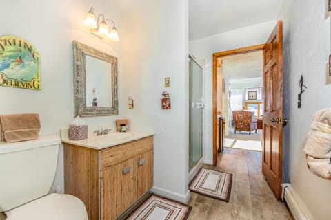 4 Bed 4 Bath Studio Apartment in Fraser House in Fraser