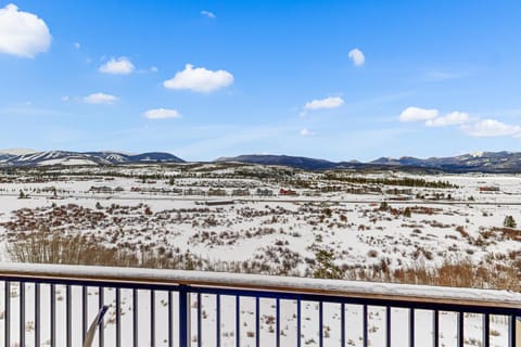 4 Bed 4 Bath Studio Apartment in Fraser House in Fraser