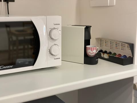 Coffee/tea facilities, Kitchen or kitchenette, Living room, Dining area