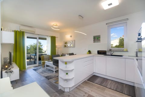 Kitchen or kitchenette, Living room