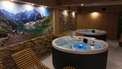 Hot Tub, Sauna