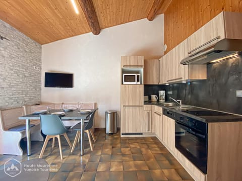 Coffee/tea facilities, dishwasher, minibar, pet friendly, stove, kitchen