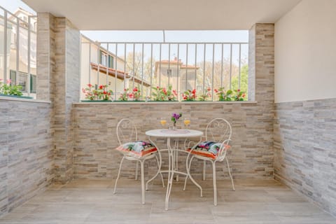 Patio, Dining area