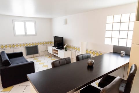 Lounge or bar