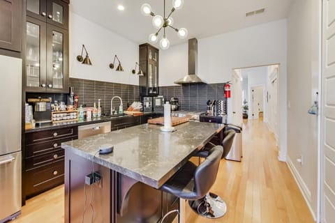 Coffee/tea facilities, microwave, oven, stove, kitchen