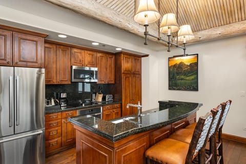 The Ritz-Carlton Club, 3 Bedroom Penthouse 4302, Ski-in & Ski-out Resort in Aspen Highlands House in Aspen
