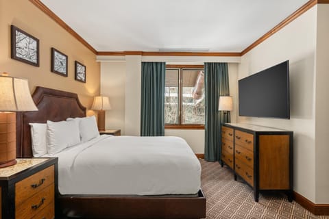 The Ritz-Carlton Club, 3 Bedroom Penthouse 4302, Ski-in & Ski-out Resort in Aspen Highlands House in Aspen