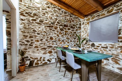 Ellafos Traditional Living-Elafonisi Couples Retreat Apartment in Crete