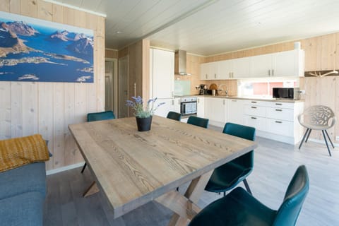 Kitchen or kitchenette, Dining area, kitchen