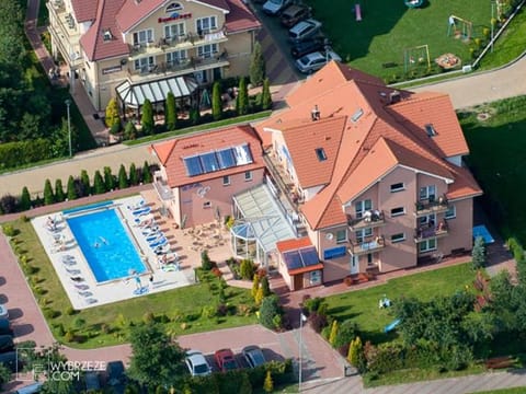 Property building, Bird's eye view, Pool view