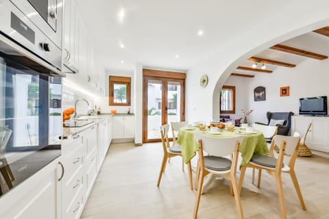 Living room, Dining area, kitchen