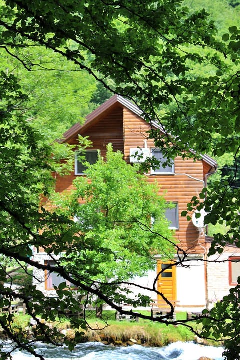 Domacinstvo na kraju svijeta Country House in Federation of Bosnia and Herzegovina