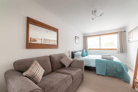 Photo of the whole room, Seating area