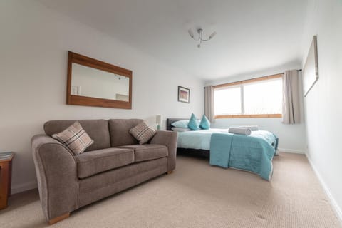 Photo of the whole room, Seating area