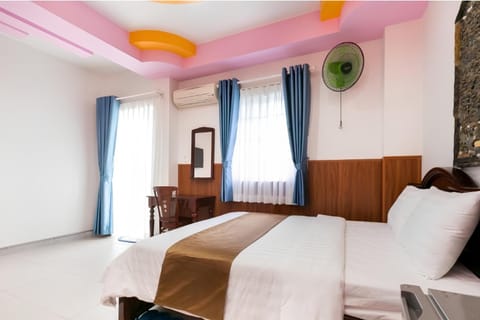 Bed, Photo of the whole room, Bedroom, air conditioner