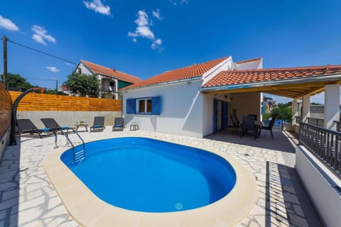 Property building, Pool view, Swimming pool, Swimming pool