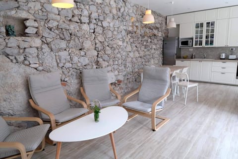 Living room, Seating area, Communal kitchen