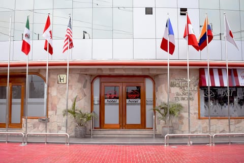 Facade/entrance
