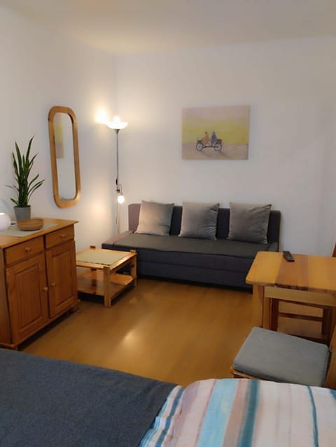 Bed, Living room, Photo of the whole room, Seating area, Bedroom