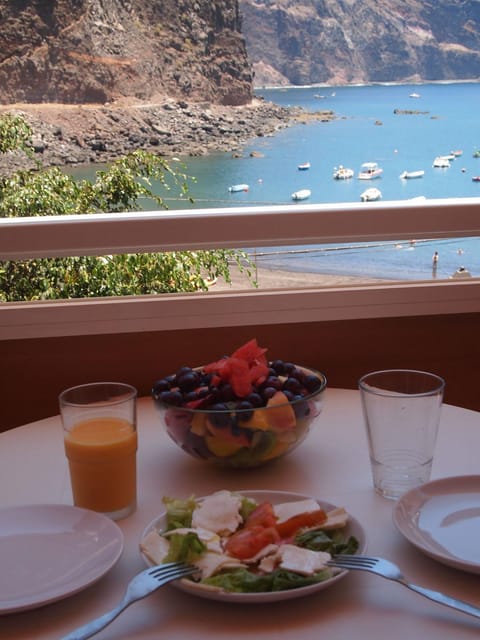 Balcony/Terrace, Beach, Mountain view, Sea view