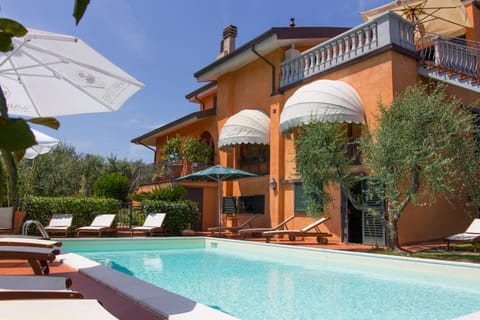 Property building, Garden, View (from property/room), Garden view, Pool view, Swimming pool, sunbed