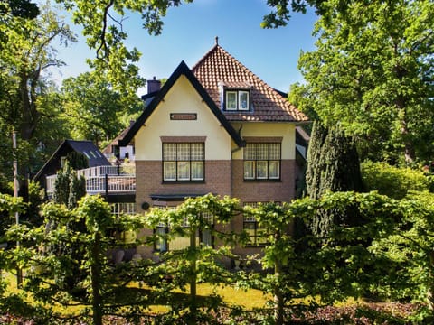 Property building, Bird's eye view, Garden