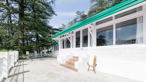 Property building, Patio, Facade/entrance, Day