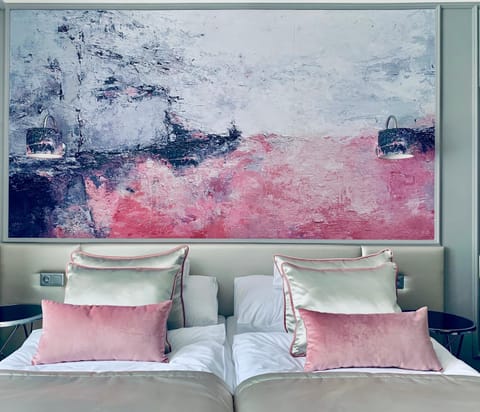 Bed, Photo of the whole room, Decorative detail, Bedroom