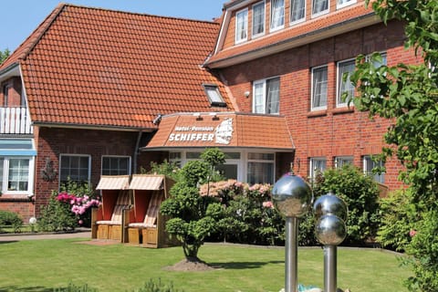 Property building, Day, Garden
