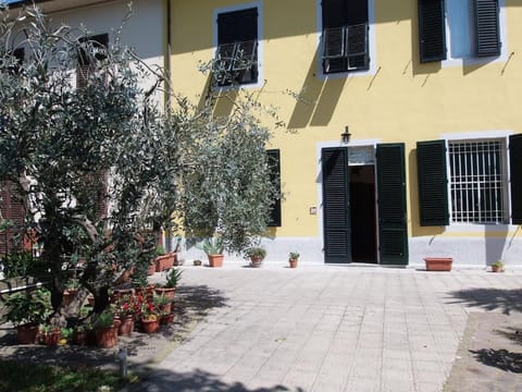 Property building, Facade/entrance