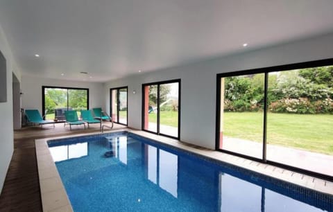 Pool view, Swimming pool, sunbed