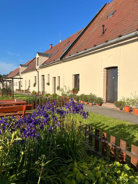 Property building, Day, Garden, Garden view