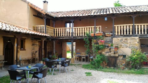 Property building, Patio, Decorative detail, Area and facilities