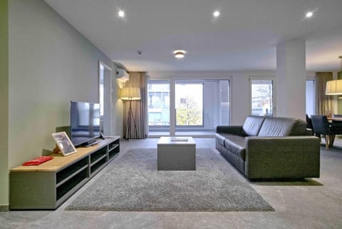 TV and multimedia, Living room, Seating area, internet, air conditioner