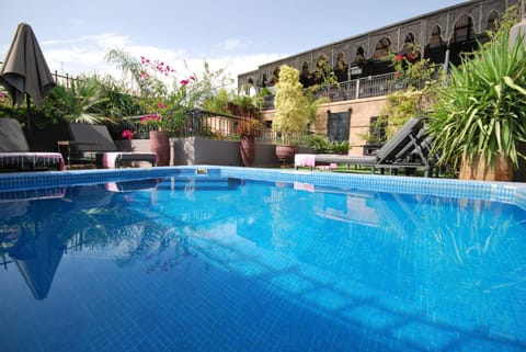Swimming pool, Swimming pool