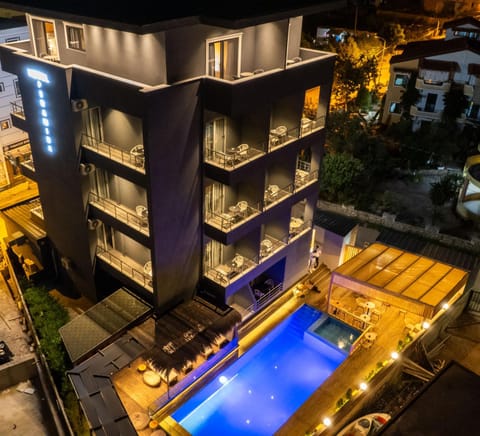 Property building, Pool view