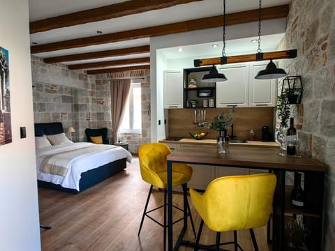 Bed, Kitchen or kitchenette, Photo of the whole room