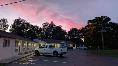 Sunset, Parking
