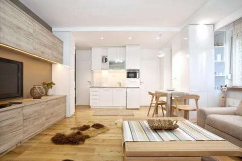 Kitchen or kitchenette, Living room, Seating area