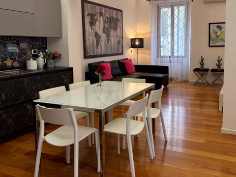 Living room, Seating area, Dining area